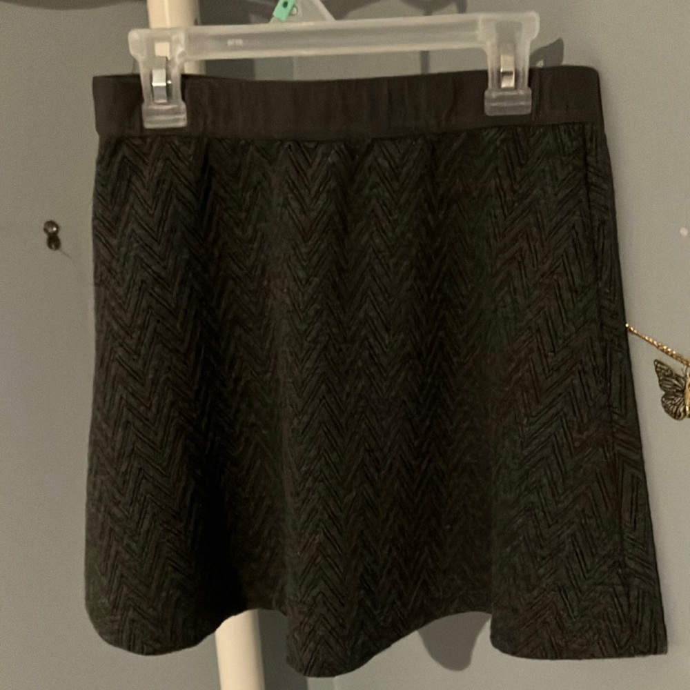Gray skirt with patterns